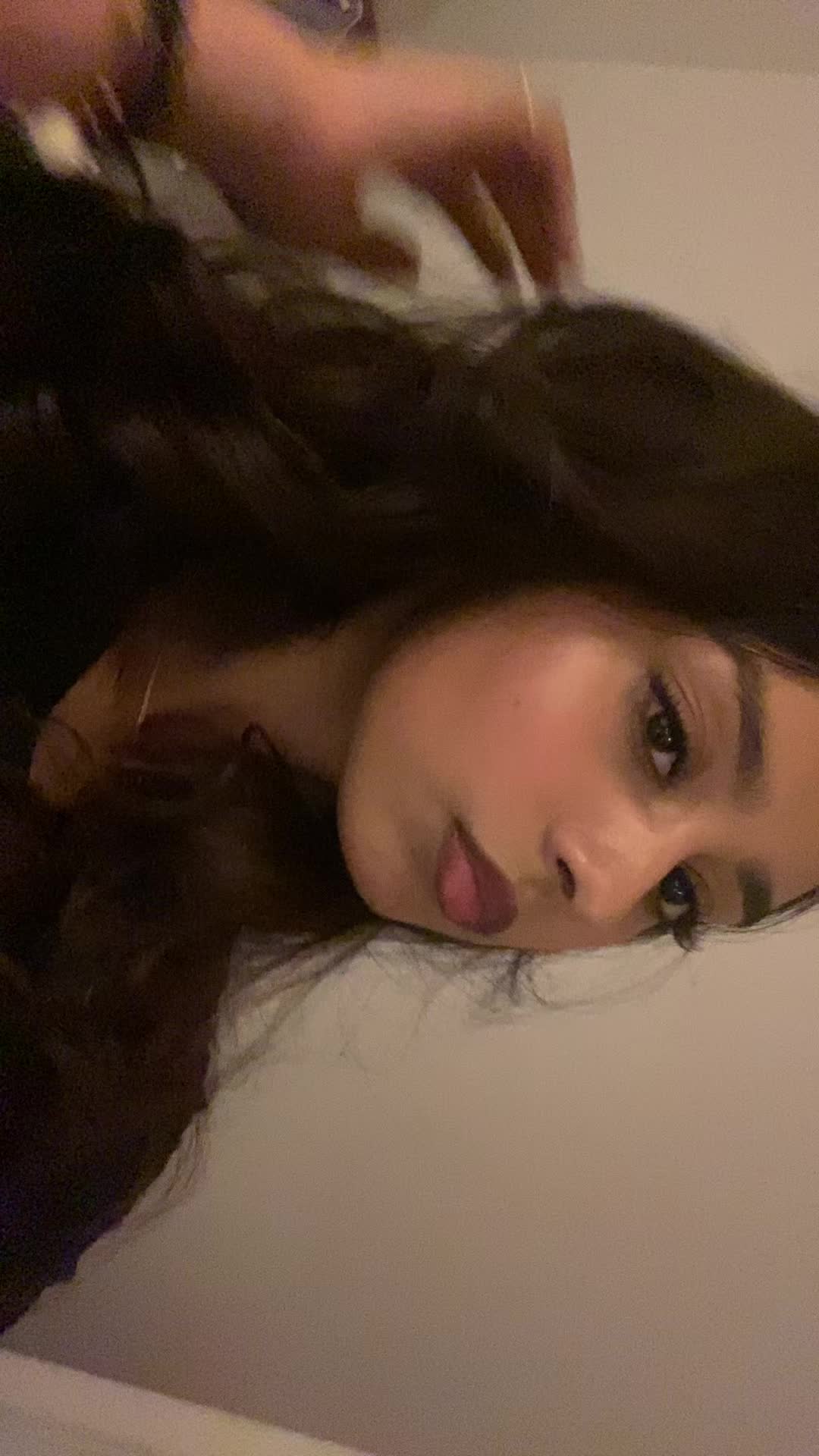 @annabella.