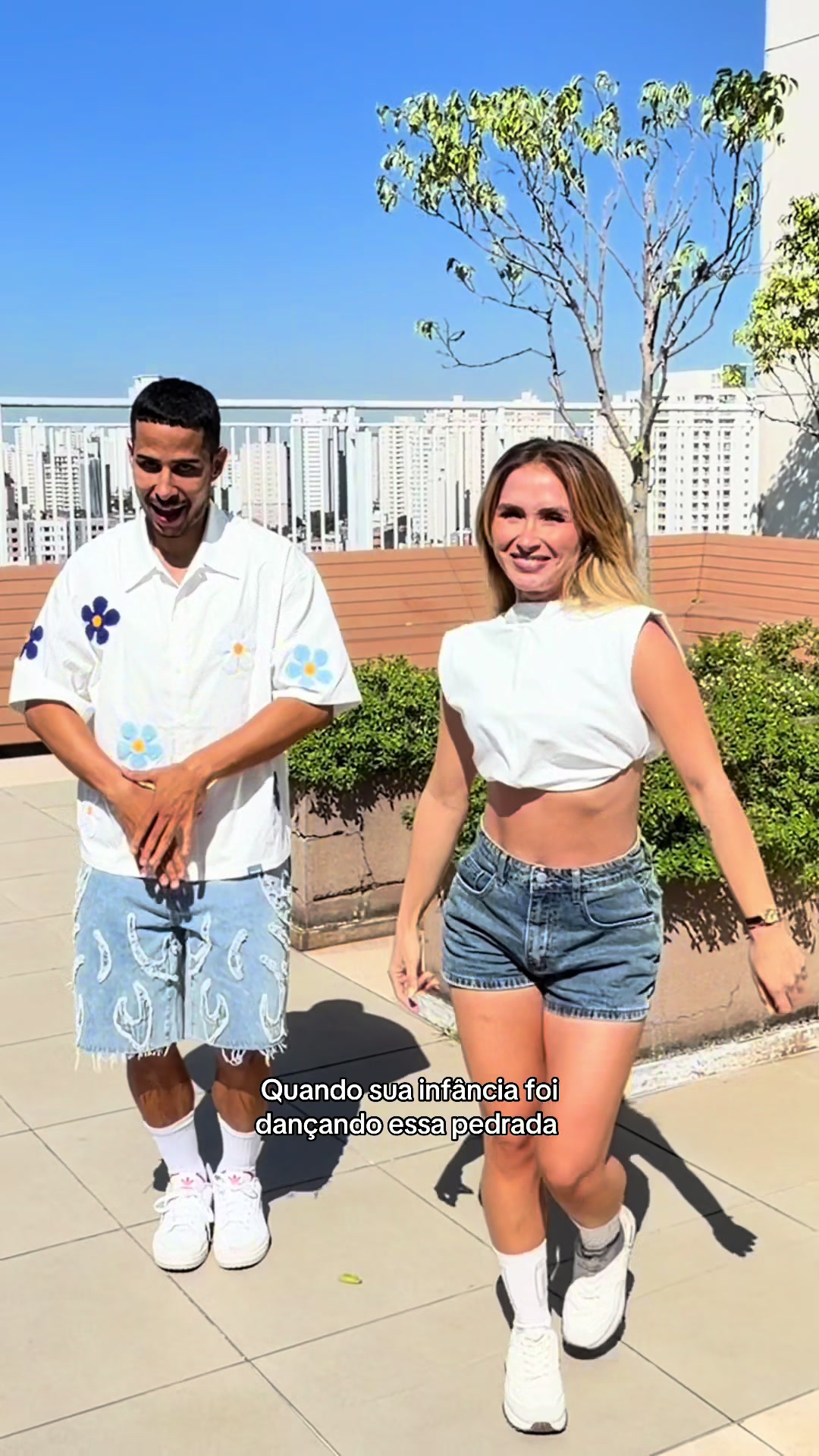 @julyanalee