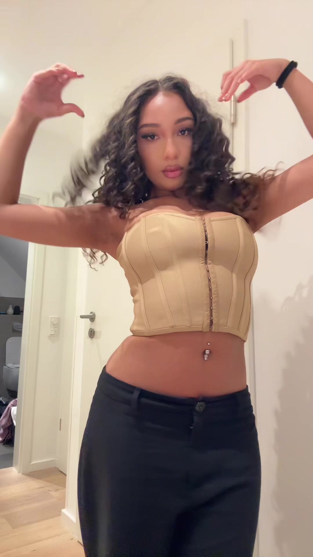 @𝓐𝓷𝓪