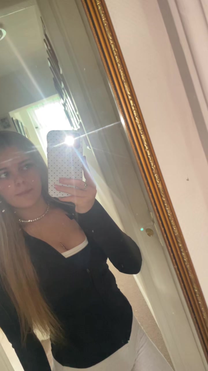 @𝐑𝐮𝐛𝐲 𝐄𝐥𝐥𝐞𝐧🤍🍒