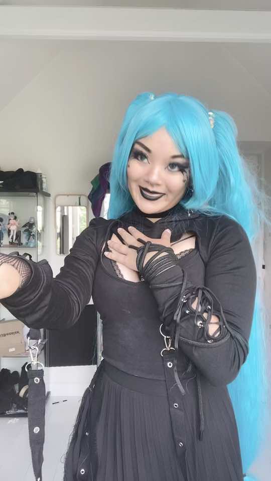 @ur local broken bitch <3