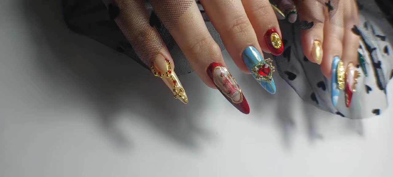 @creativ_nails
