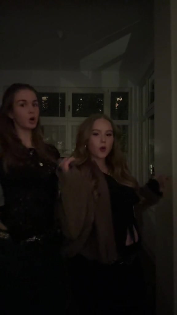 @ELLIE