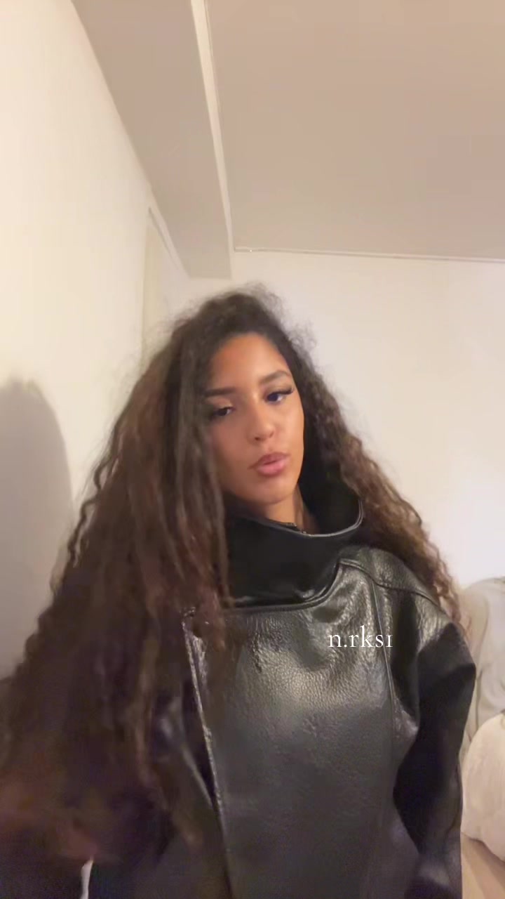 @𝟐𝟐