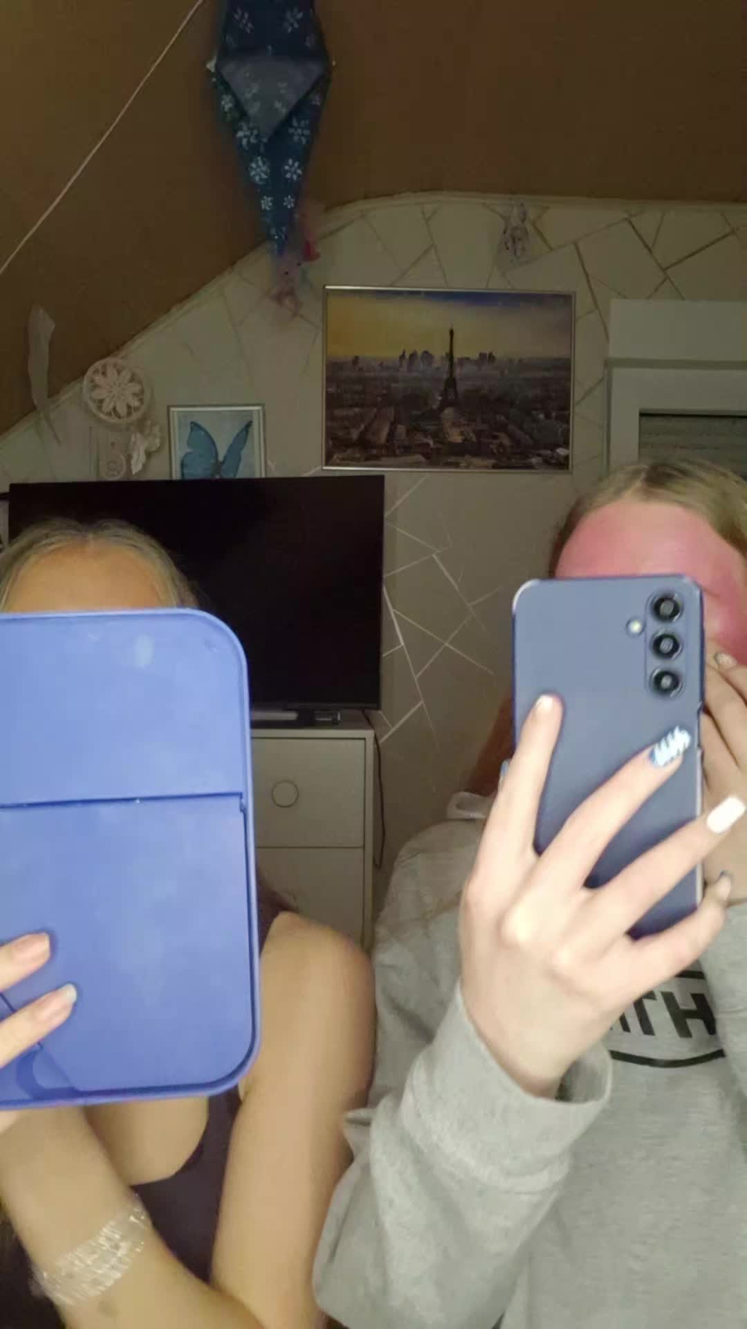 @Lara&Mila