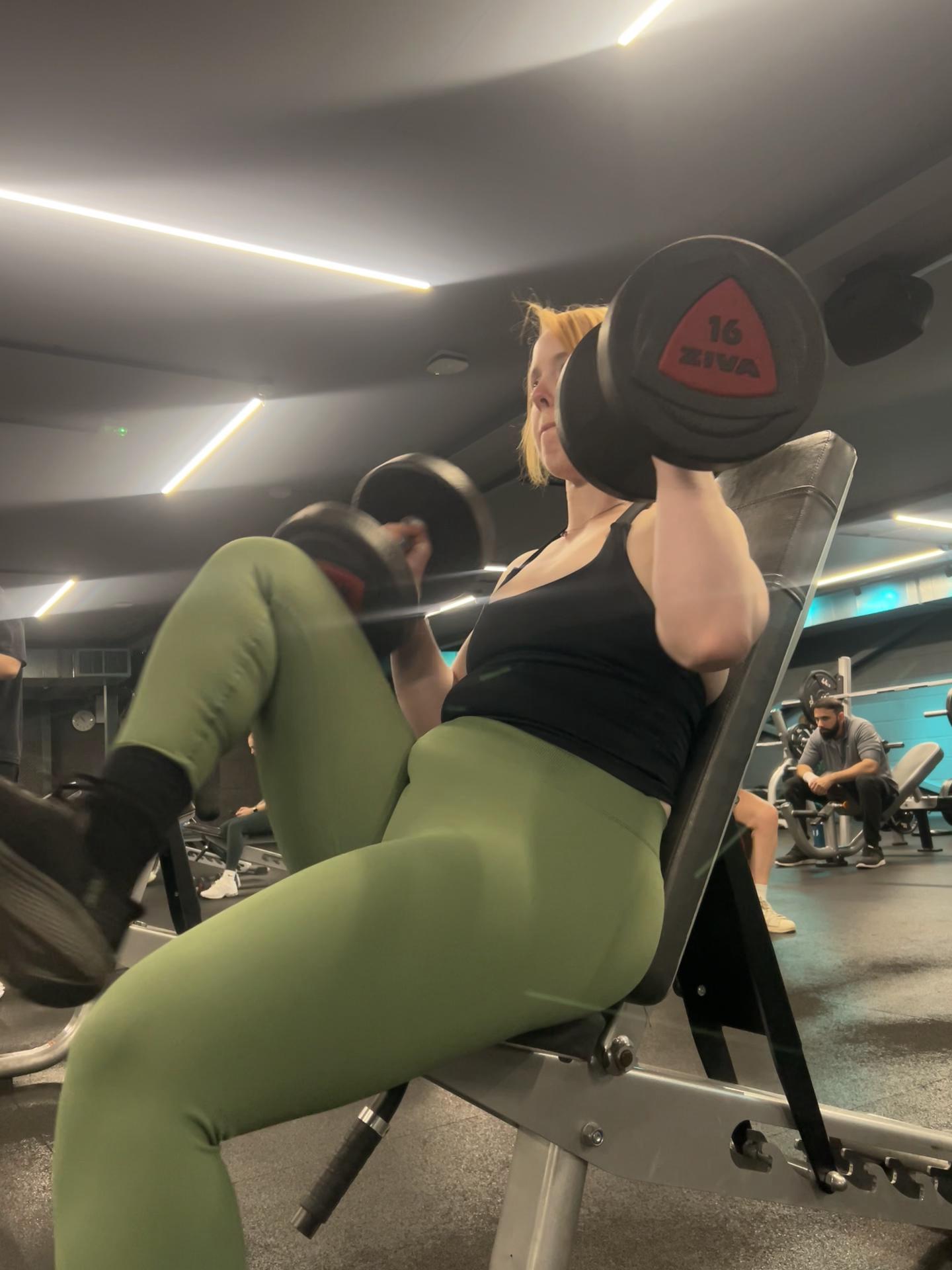 @hollyz12345