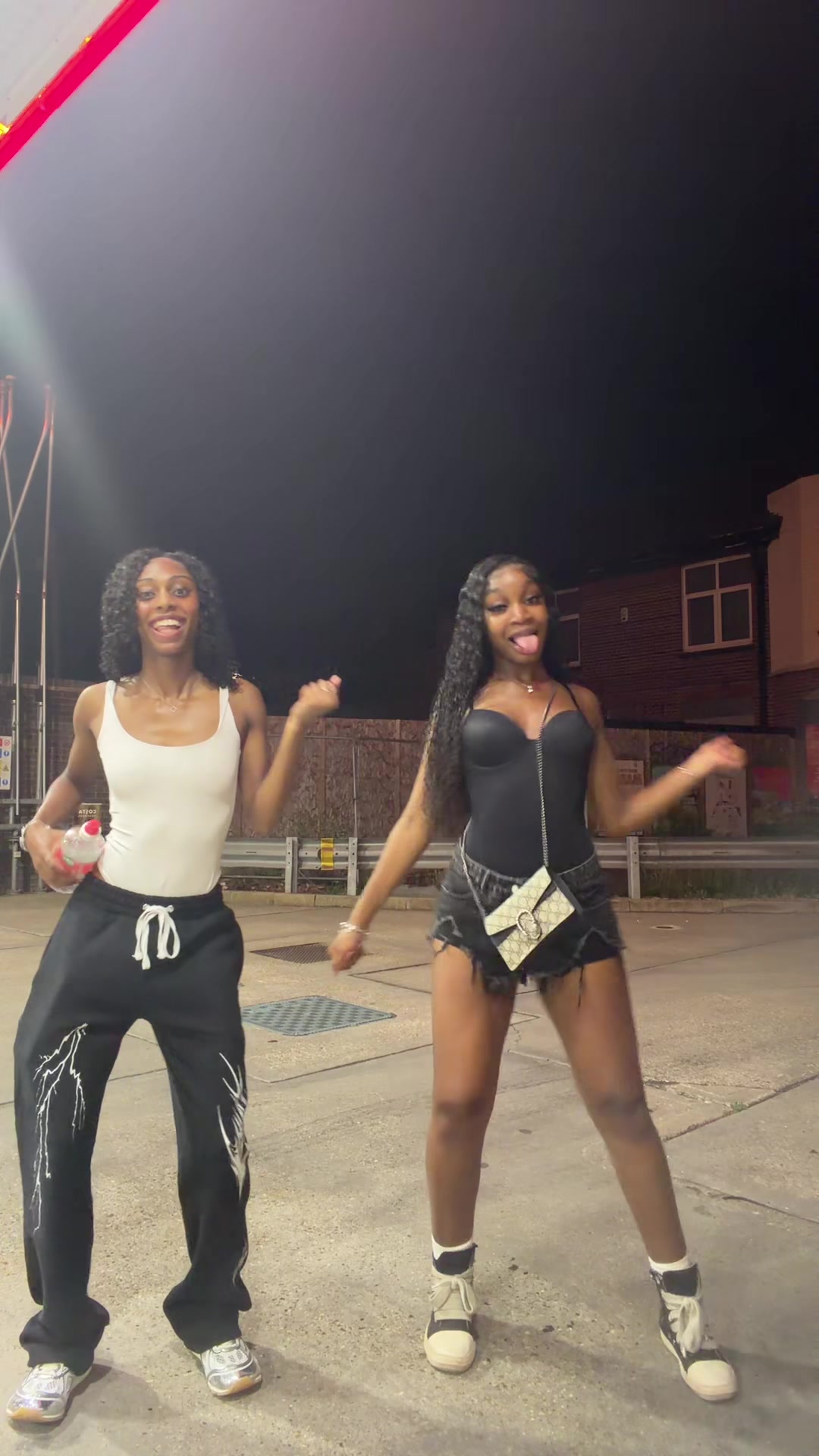 @dezha naeè ✰