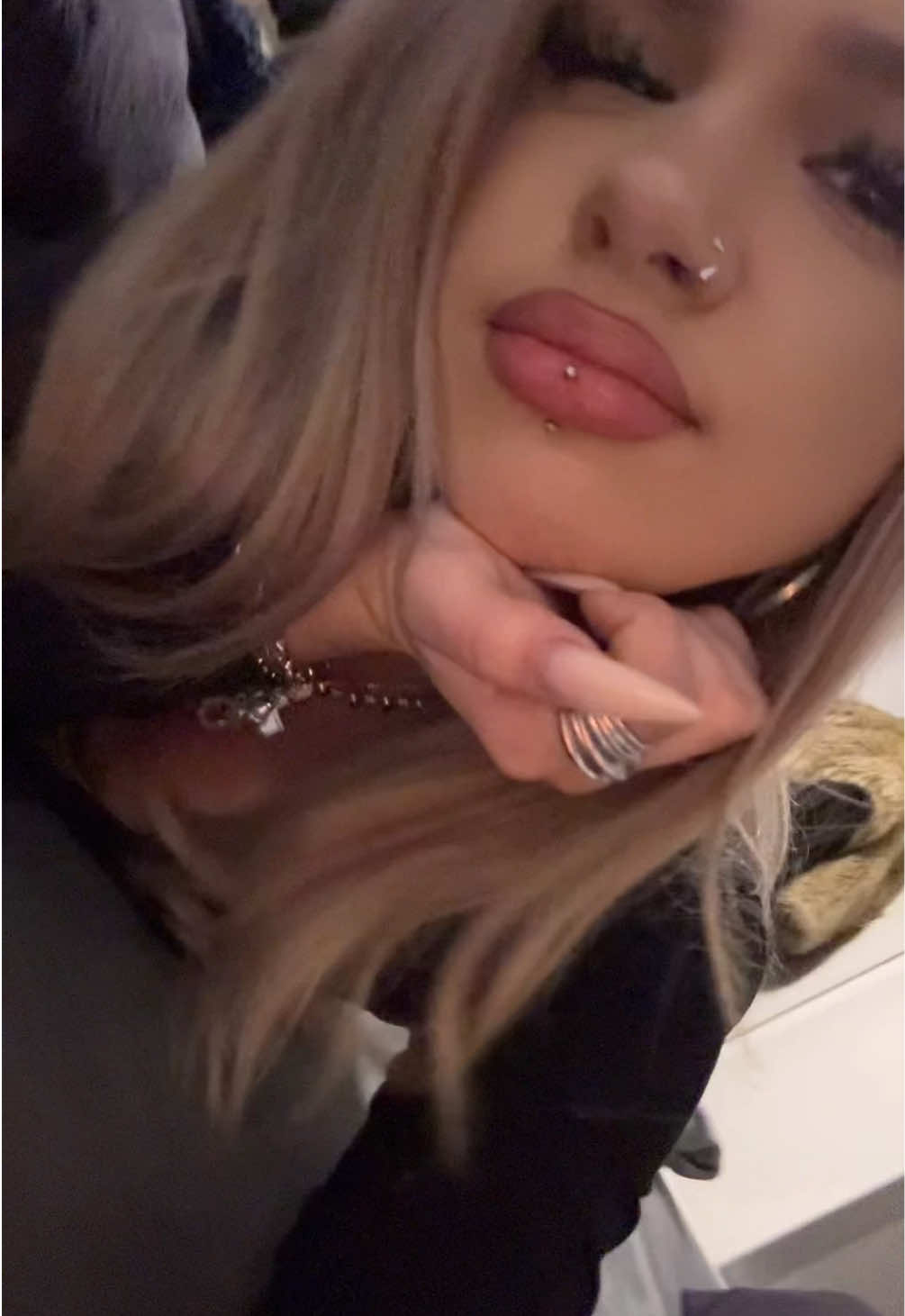 @j𖤐