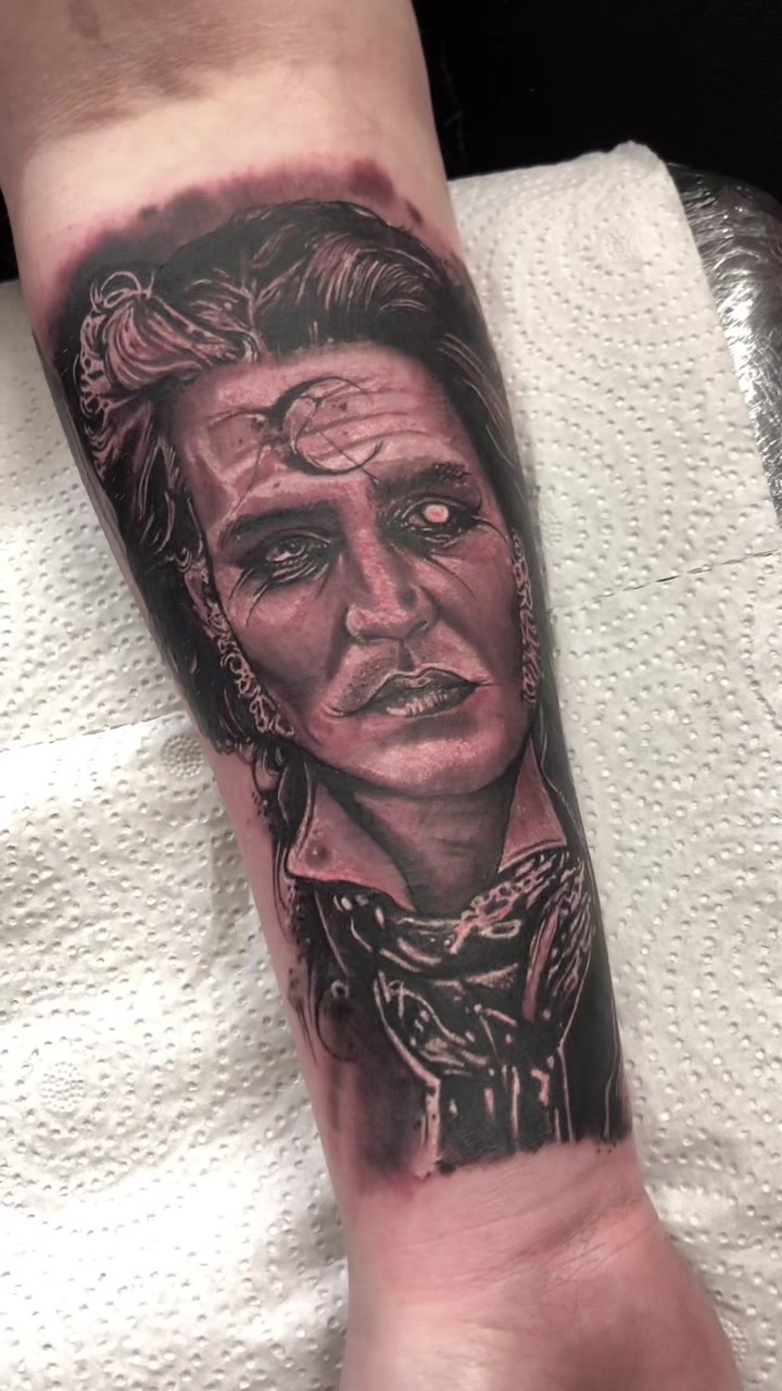 @Lowri Elizabeth Tattoo
