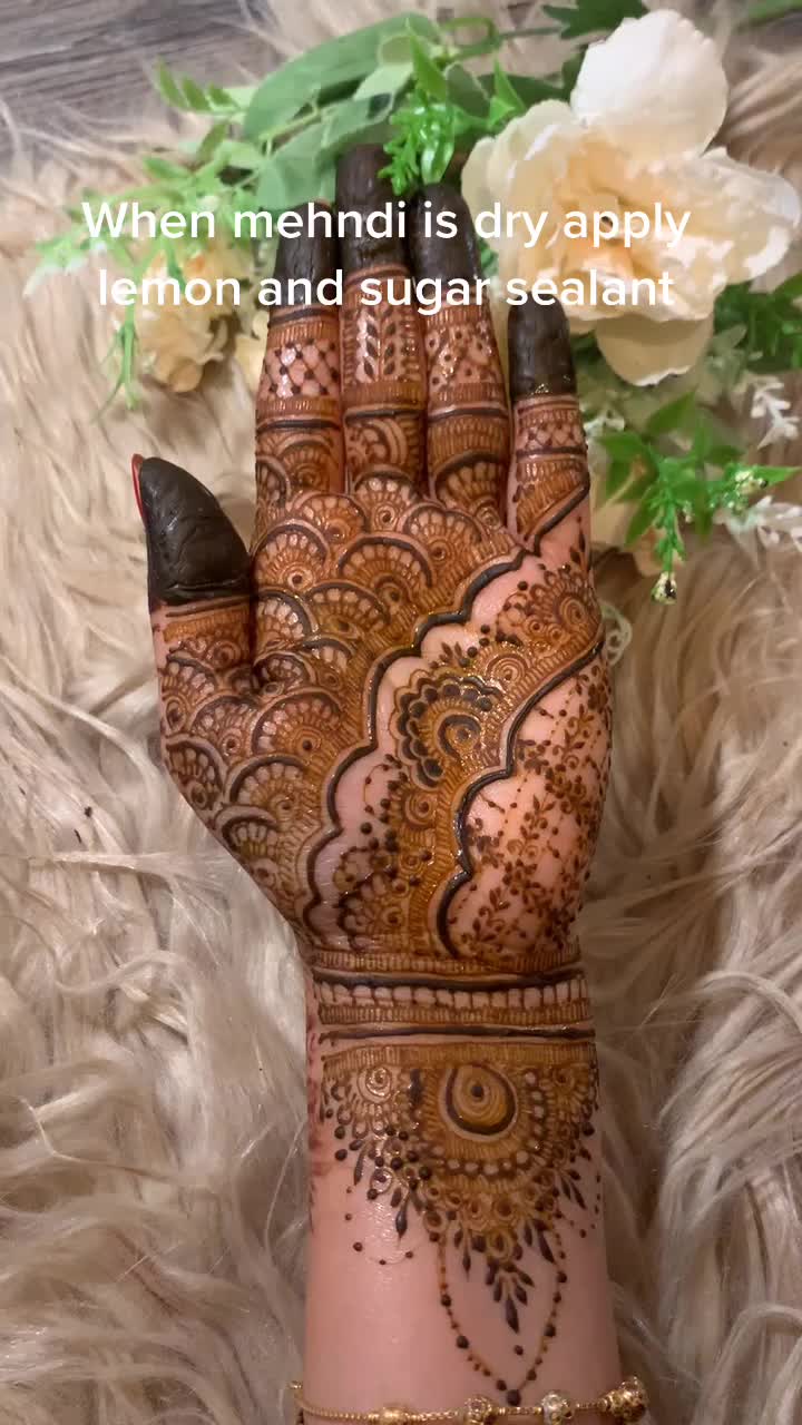 @Fiza Mehndi