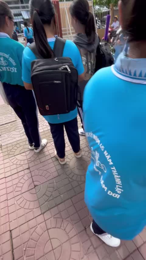 @lúc lanh lúc khờ