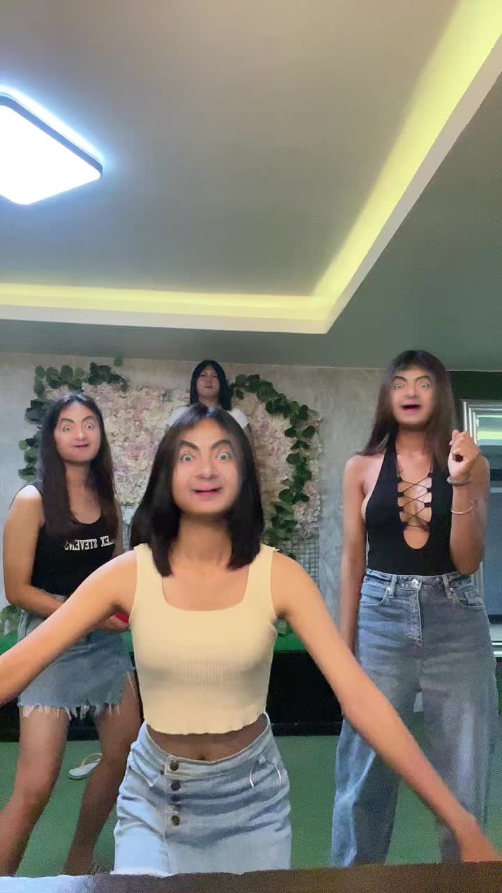 @_hollyxda