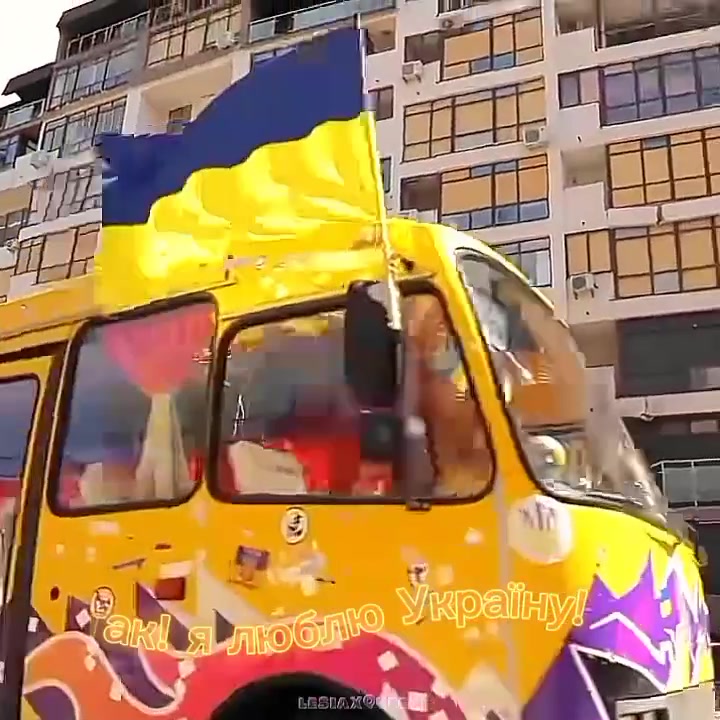 @𝑄𝑢𝑒𝑒𝑛 𝑈𝑛𝑖𝑣𝑒𝑟𝑠𝑒!