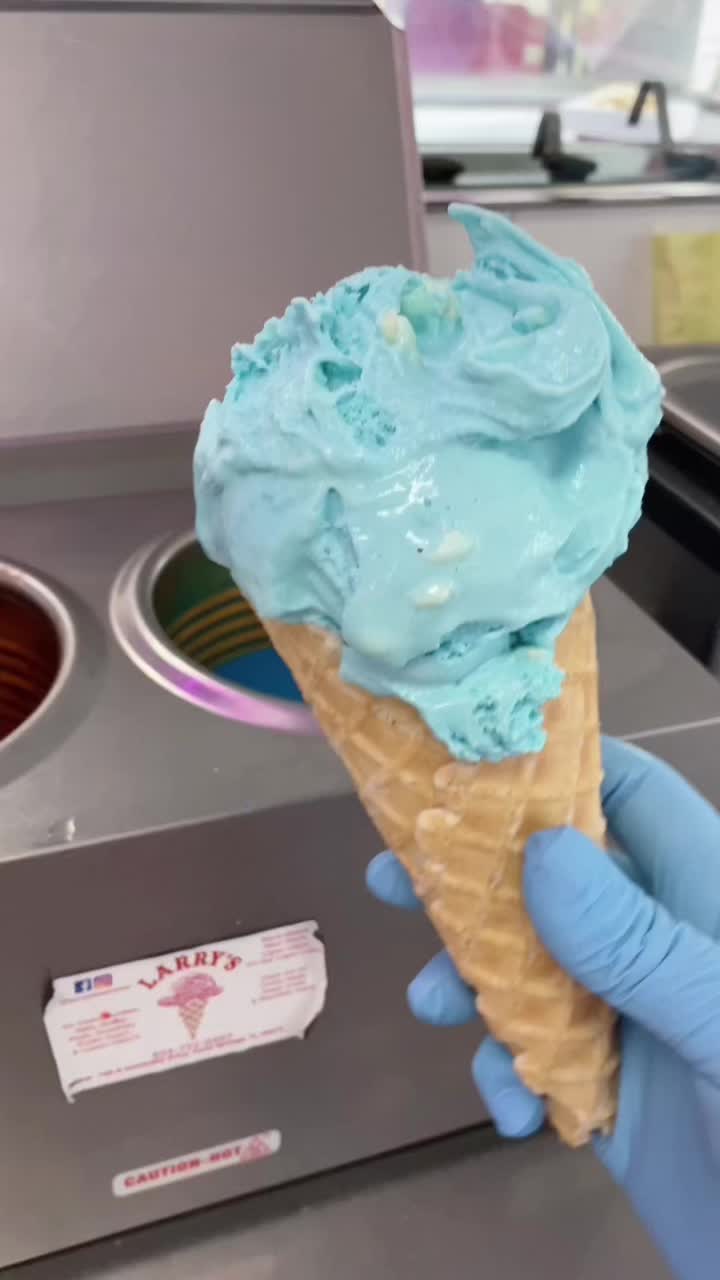 @Larry’s Ice Cream & Cafe