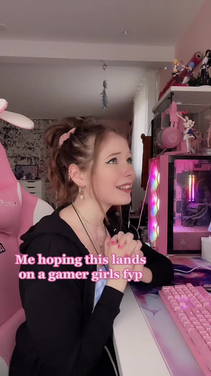@୨ৎLaura