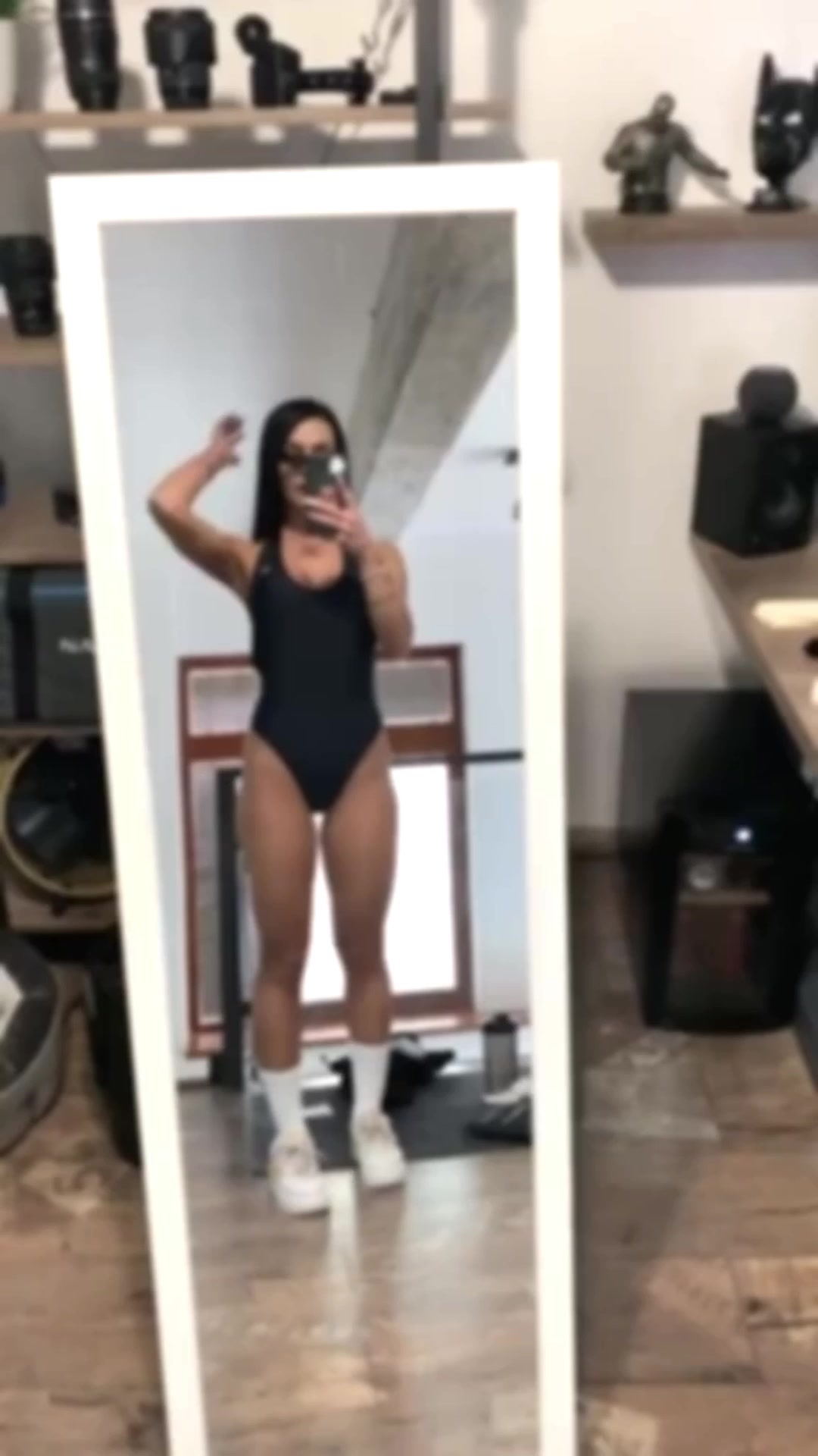 @laura