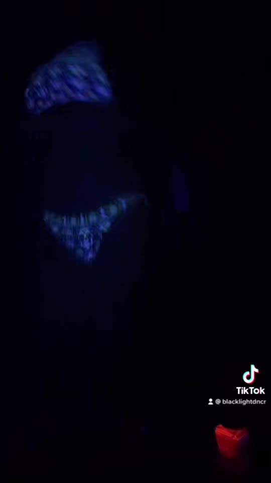 @Neon dancer