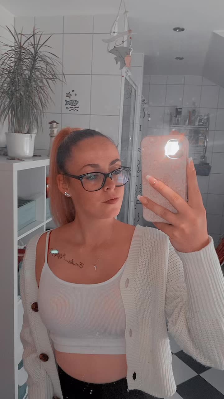 @𝒞𝑒𝓁𝒾𝓃𝑒💗💗
