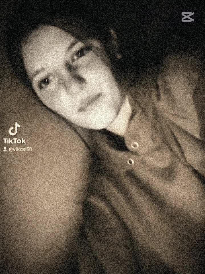 @Vikcsi🖤