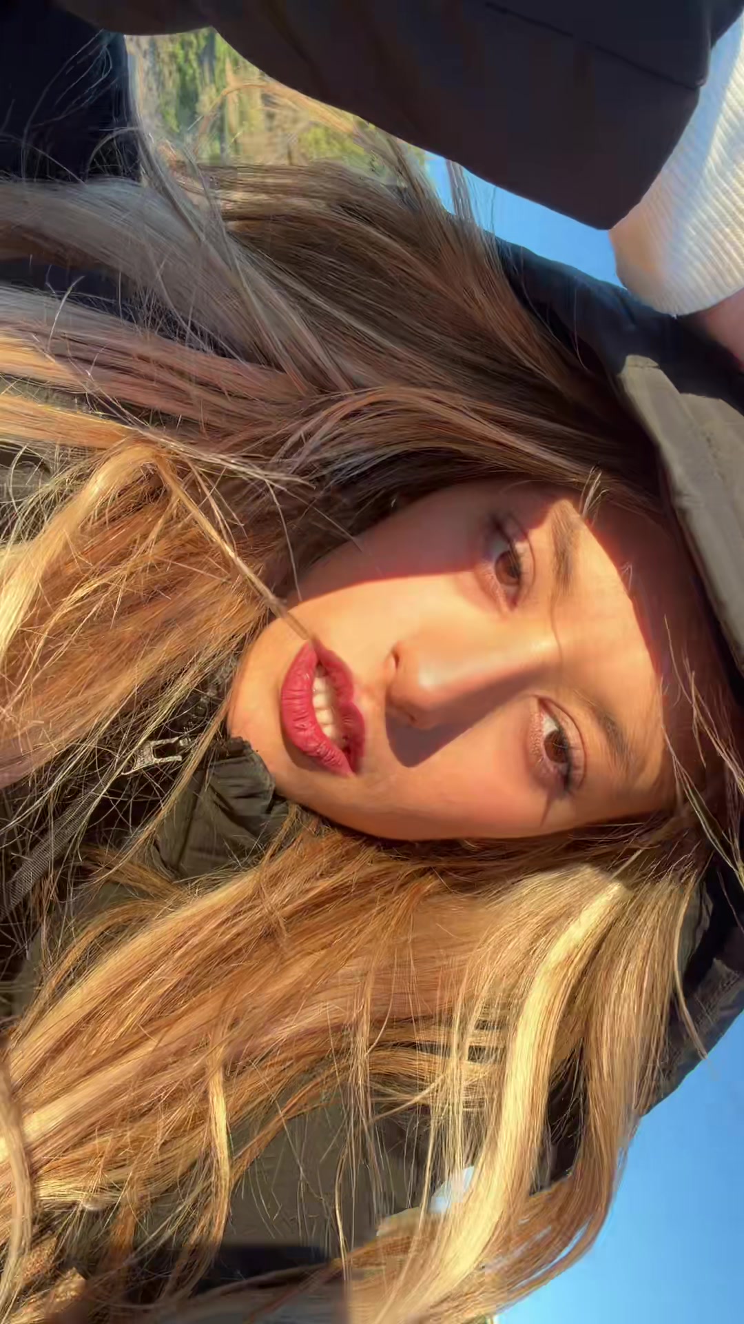 @Carlaaa._V