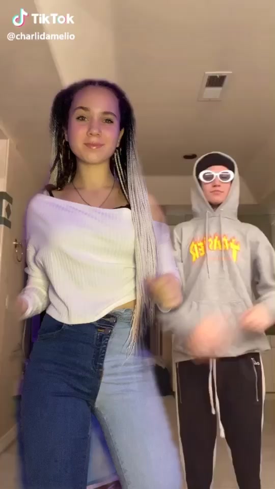 @Анжела😎✌️