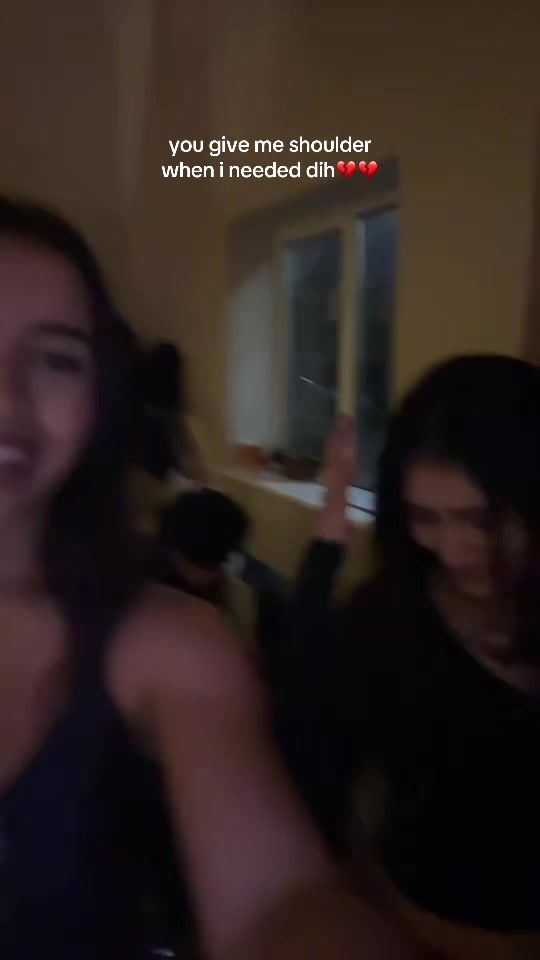 @waytoomuchauraa