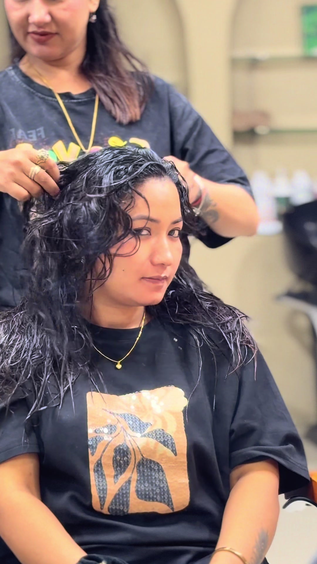 @Looks unisex salon