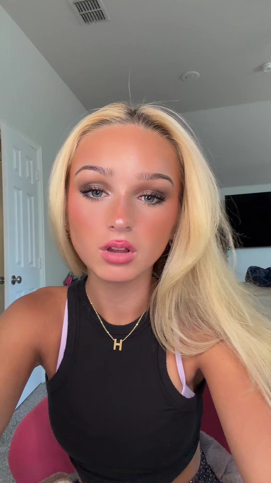 @✌️