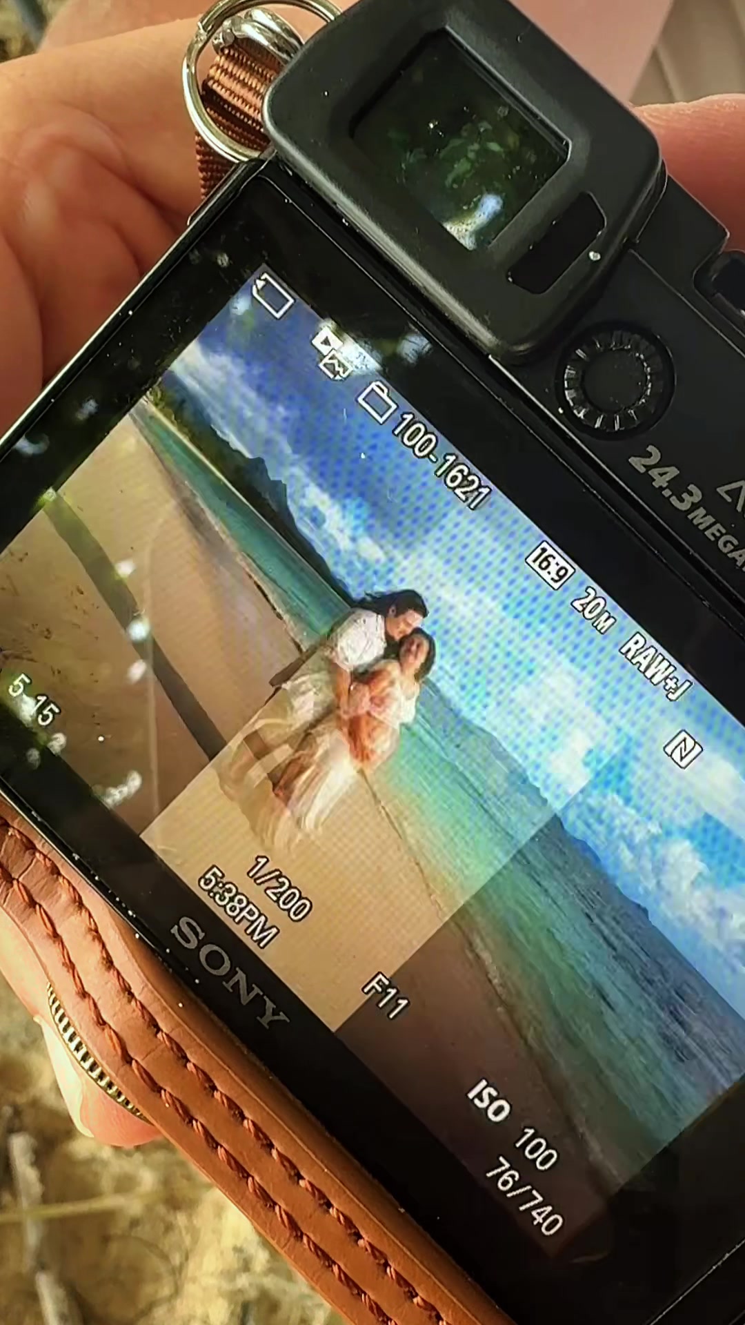 @lealaroslynn