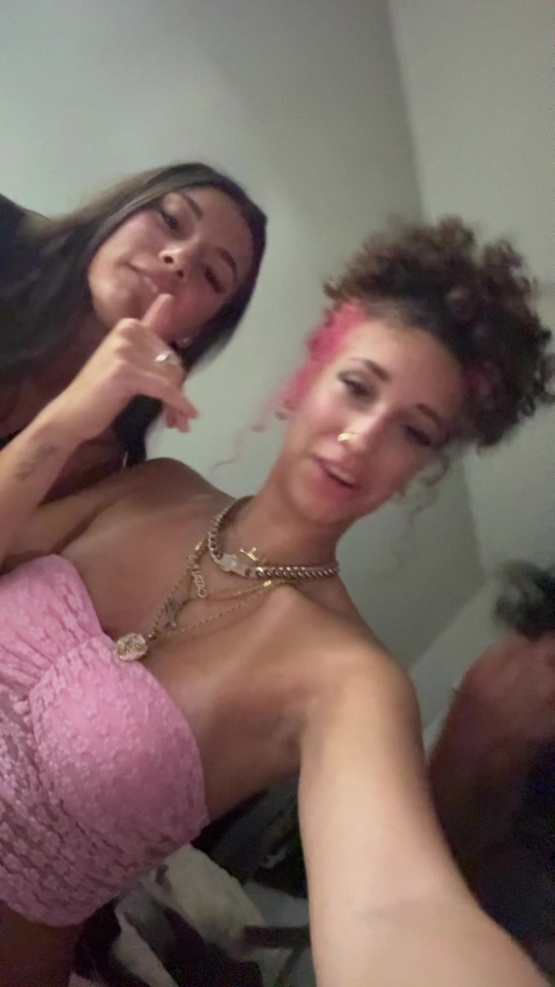 @Nichole_11_