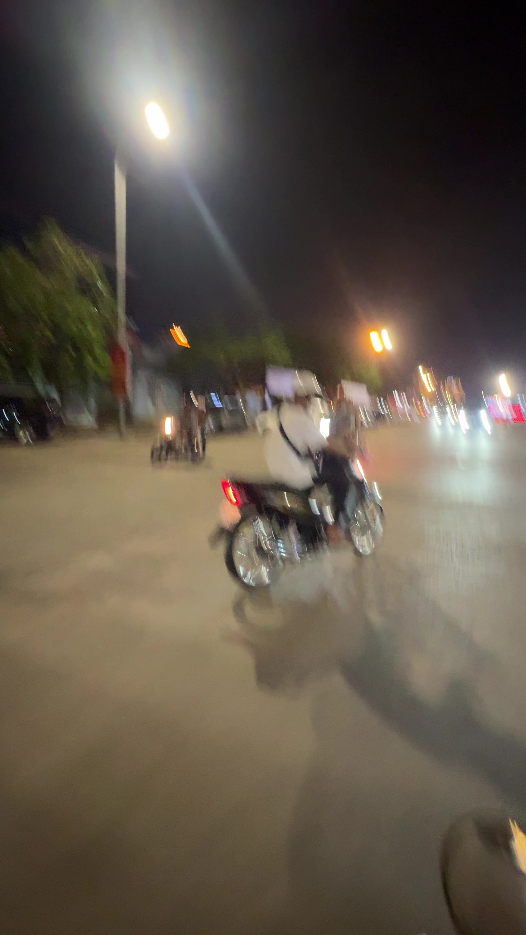 @Lưu Hồng