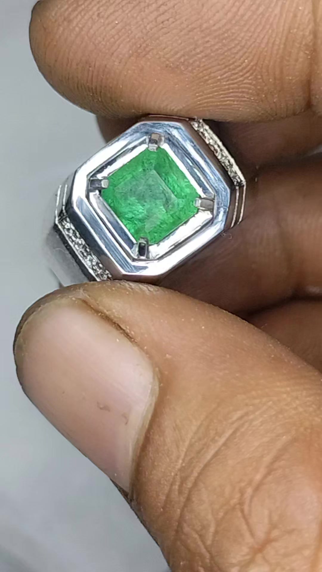 @uzzy gemstone