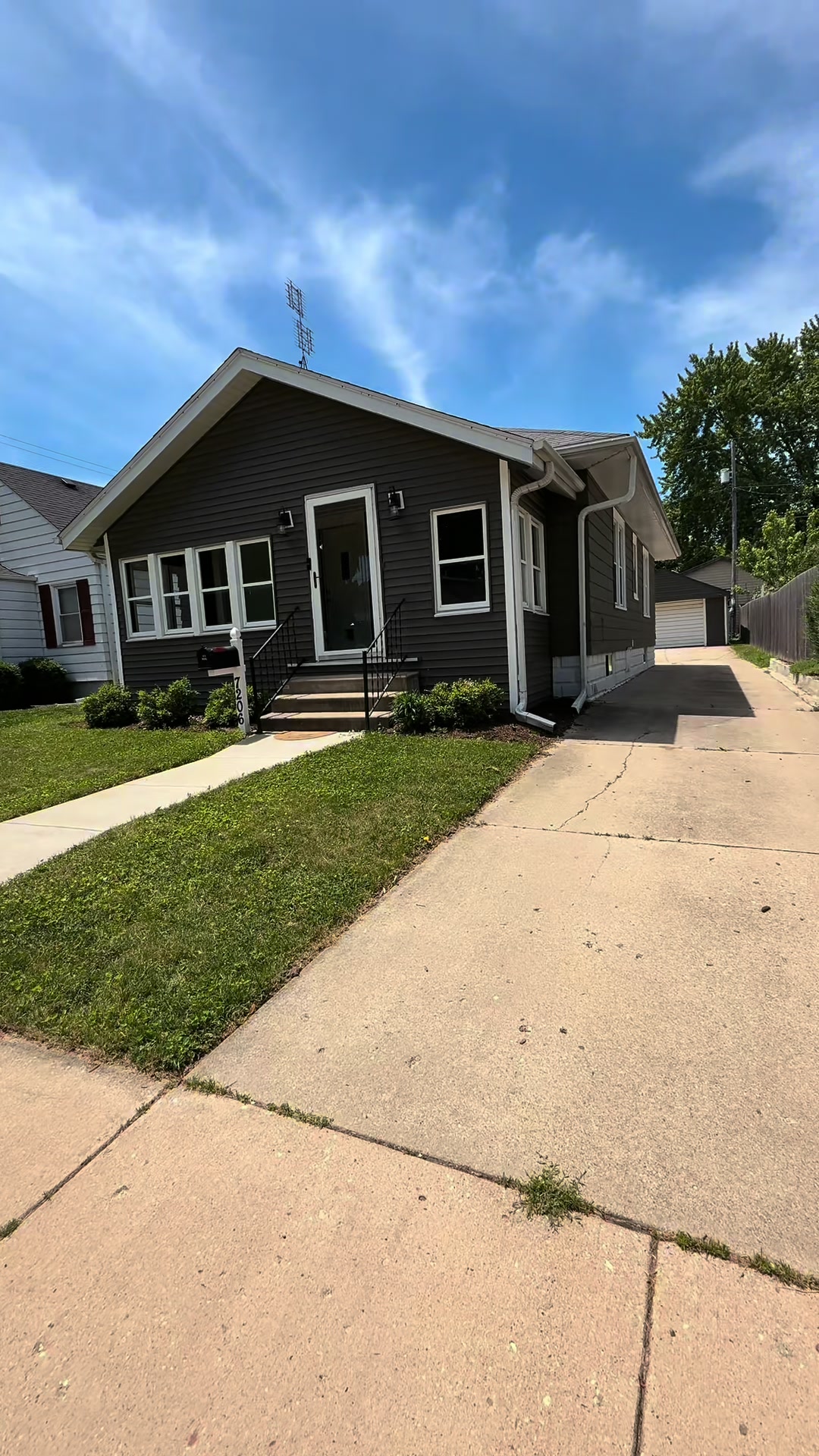 @Karen Guillen-WI & IL Realtor