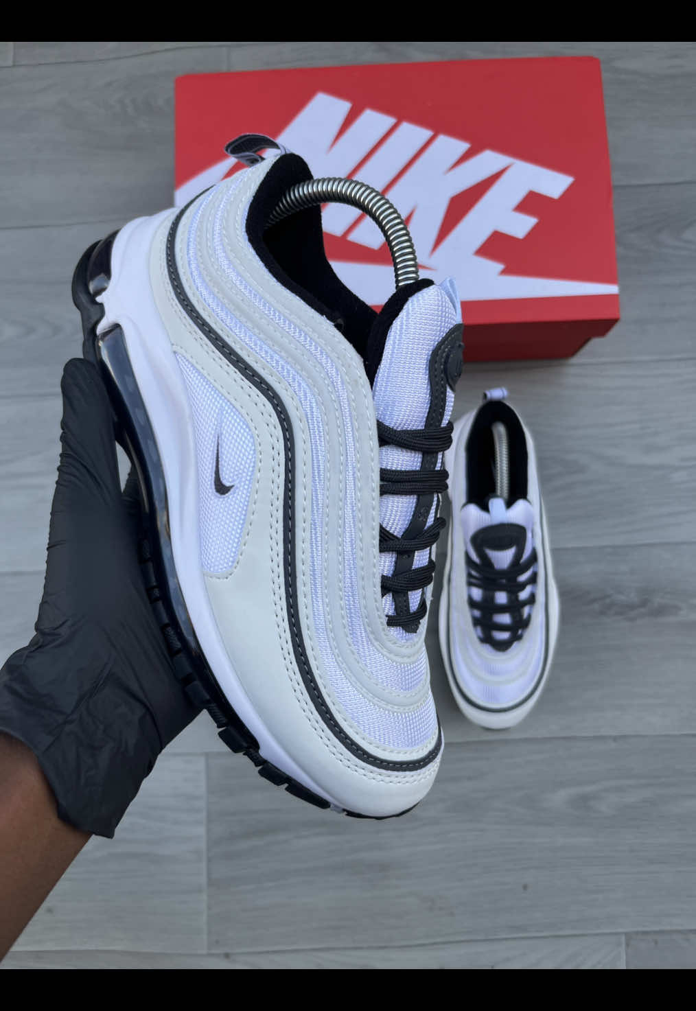 @SNEAKER 🥷