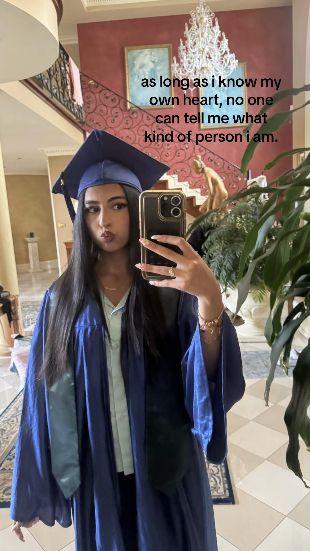 @𝐑