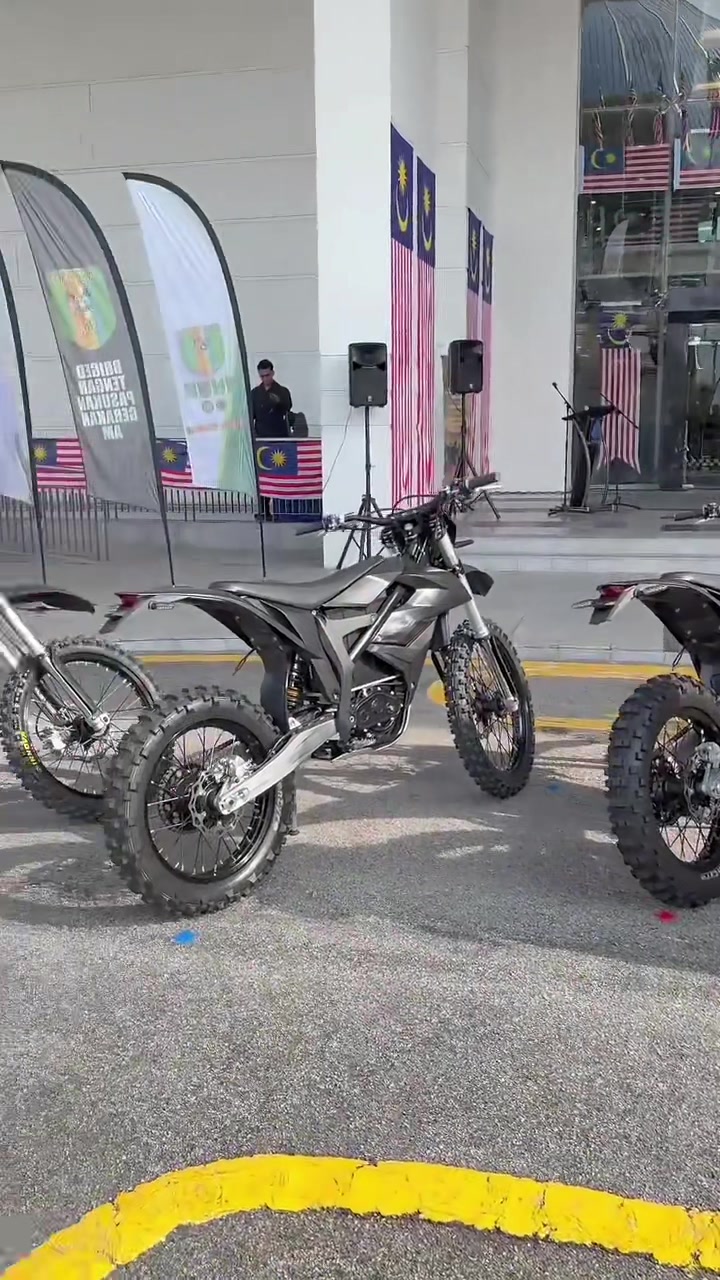 @oukasupermoto