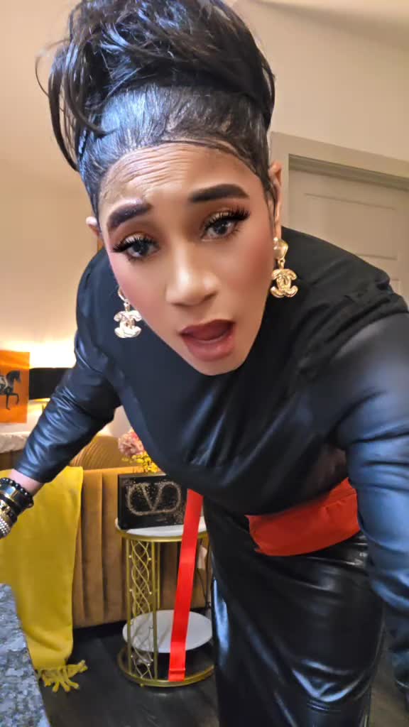 @Demi