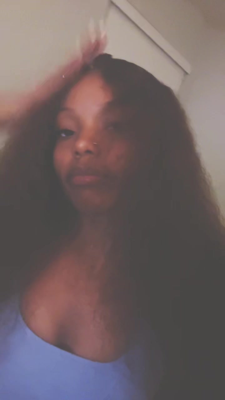 @moni 𖣂