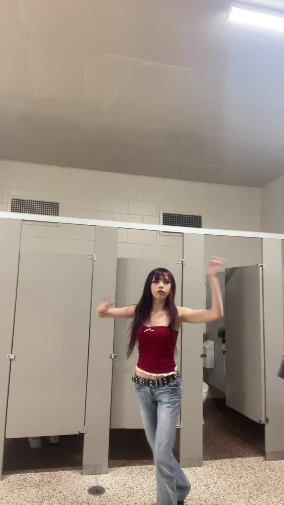 @😇