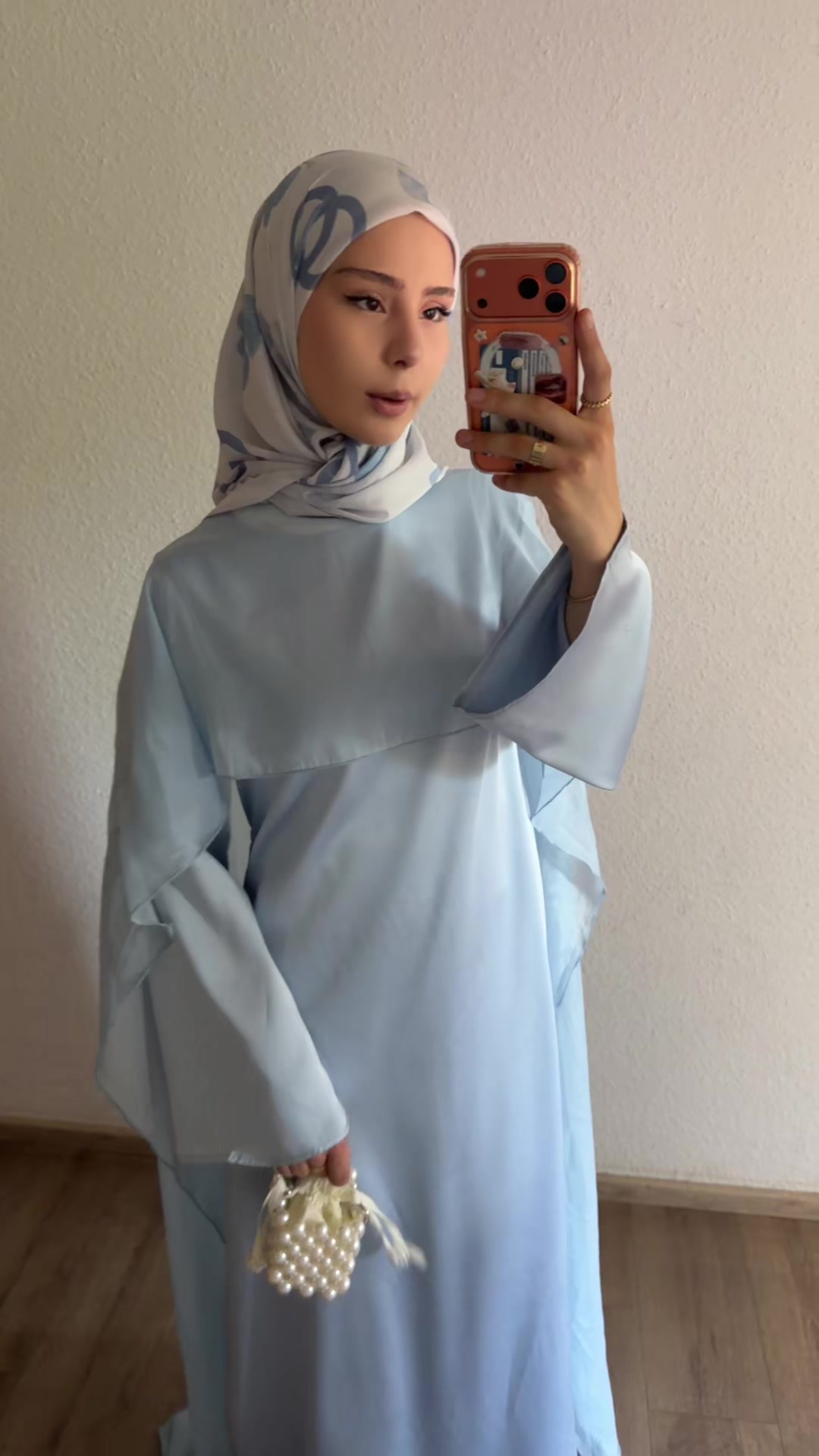 @🧕🏻