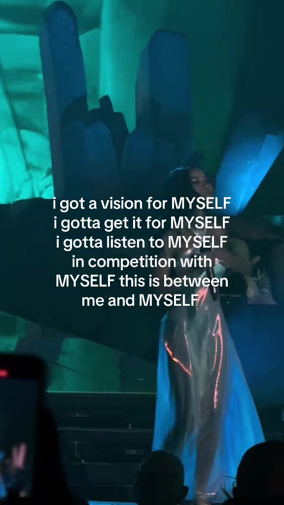 @⃟