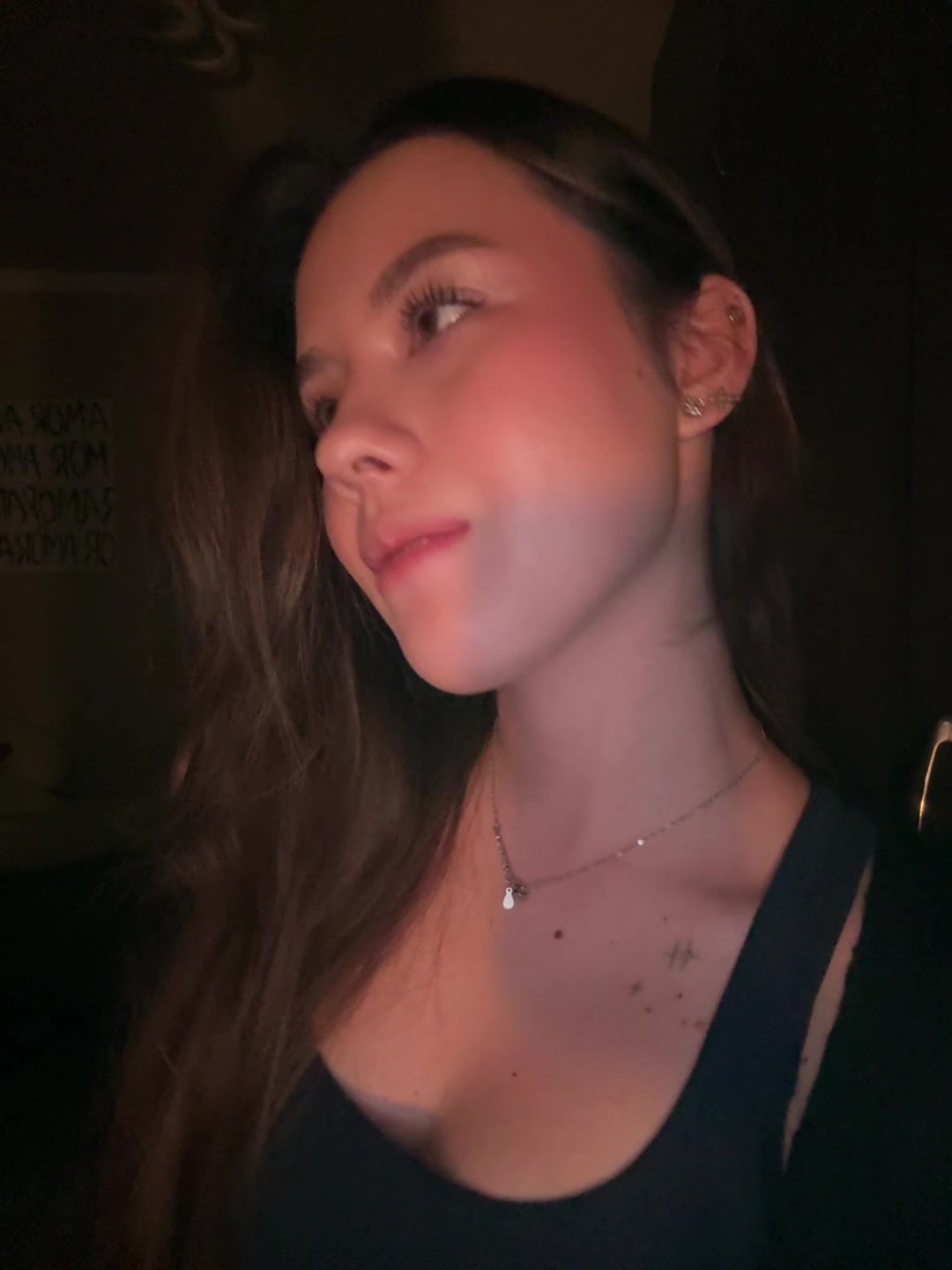 @•