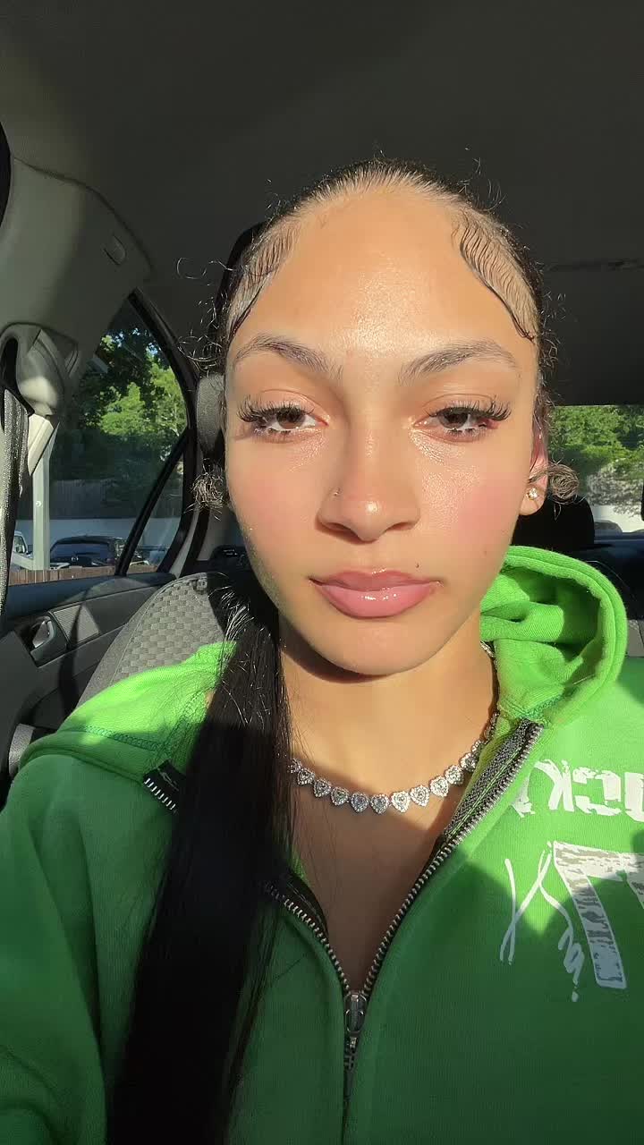 @sumlighskinwitglasses