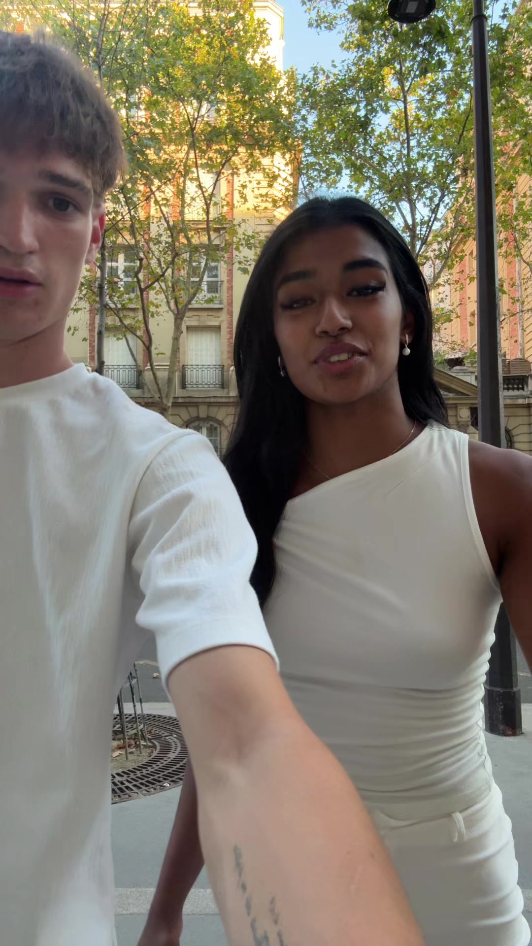 @Paviviii