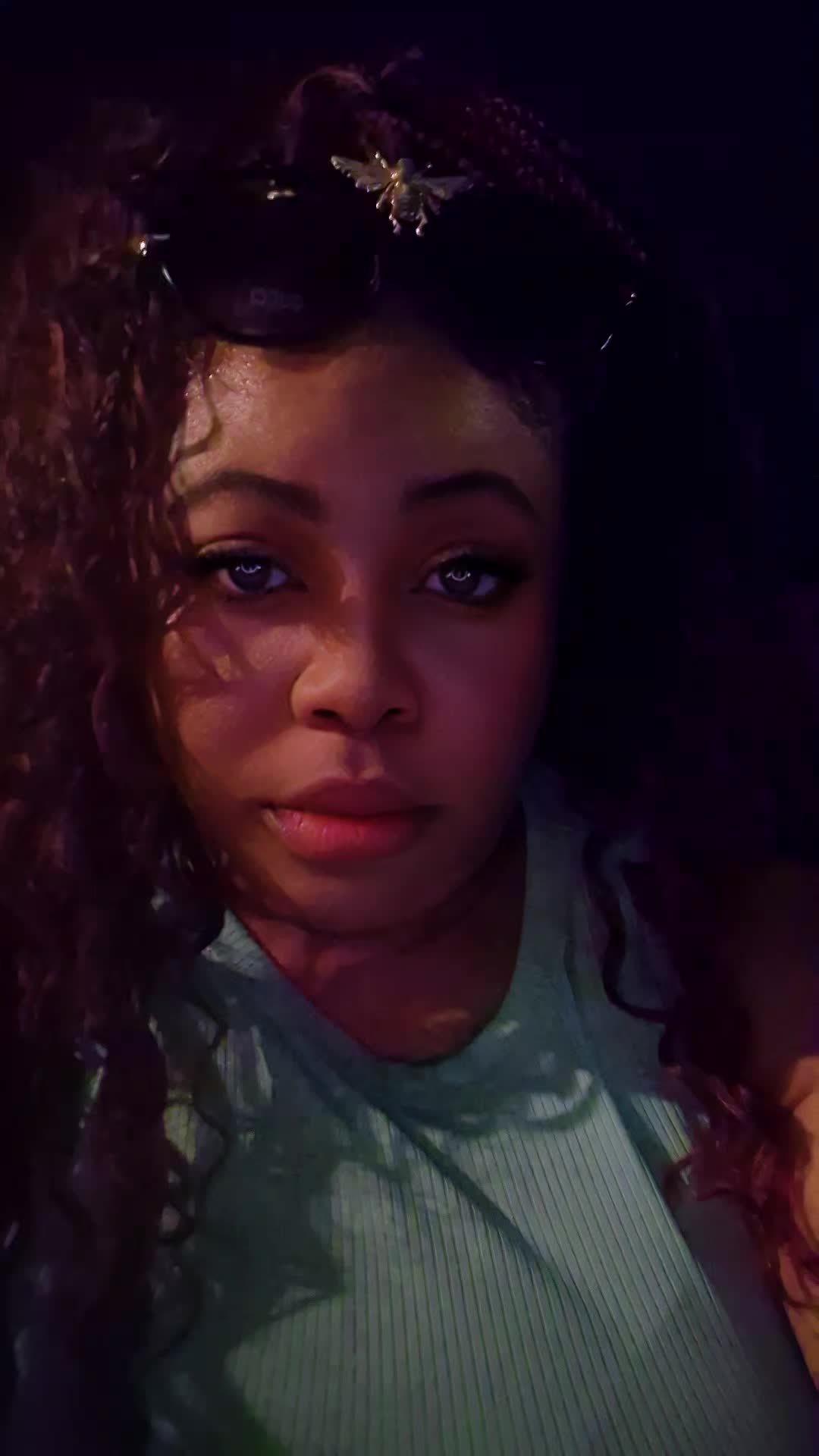 @FoxyRoxy🦋💗💚