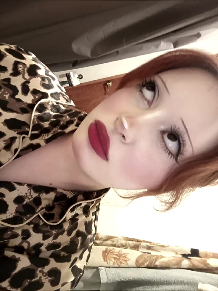 @лу́на я