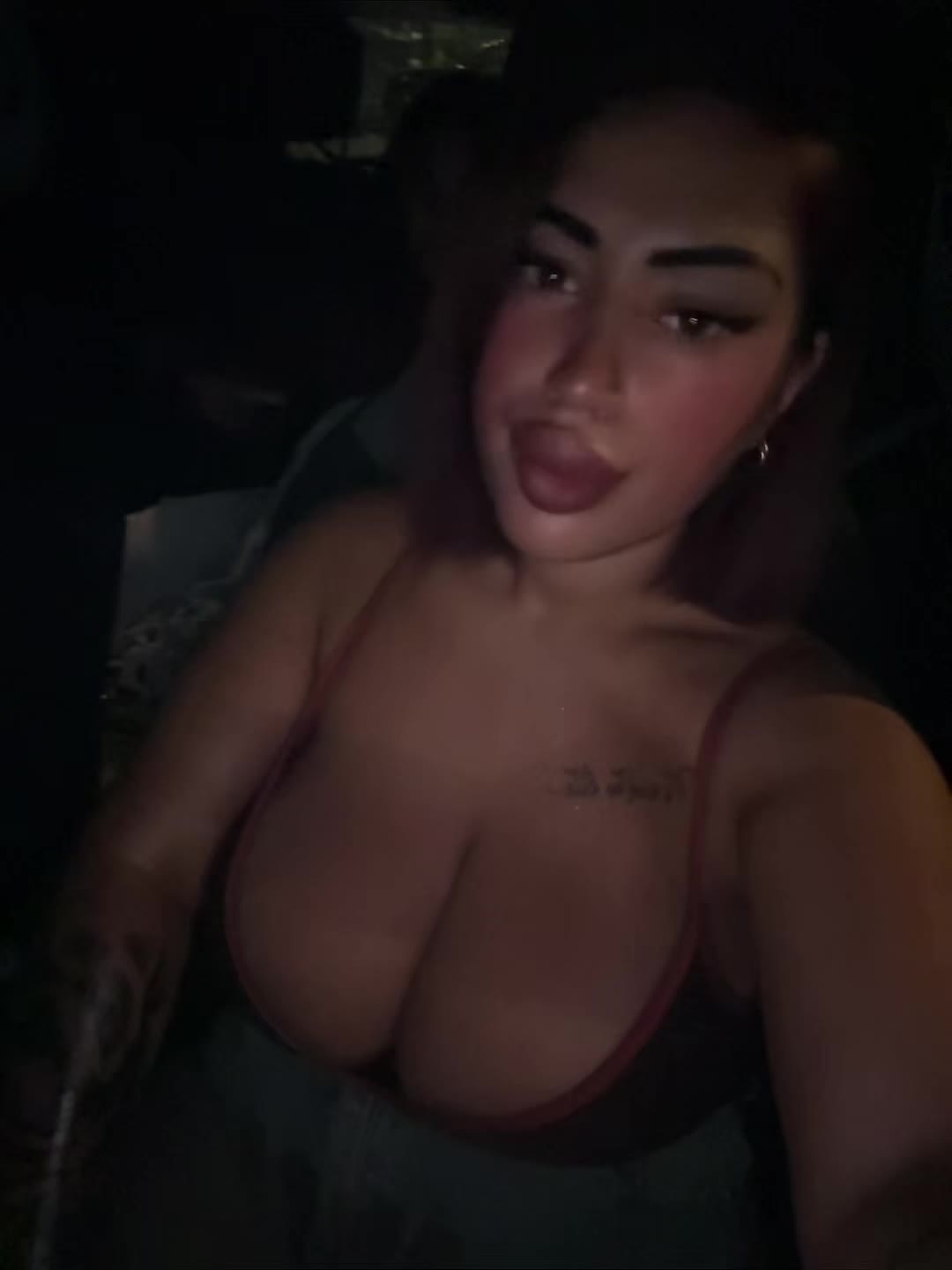 @_rosypetrone_