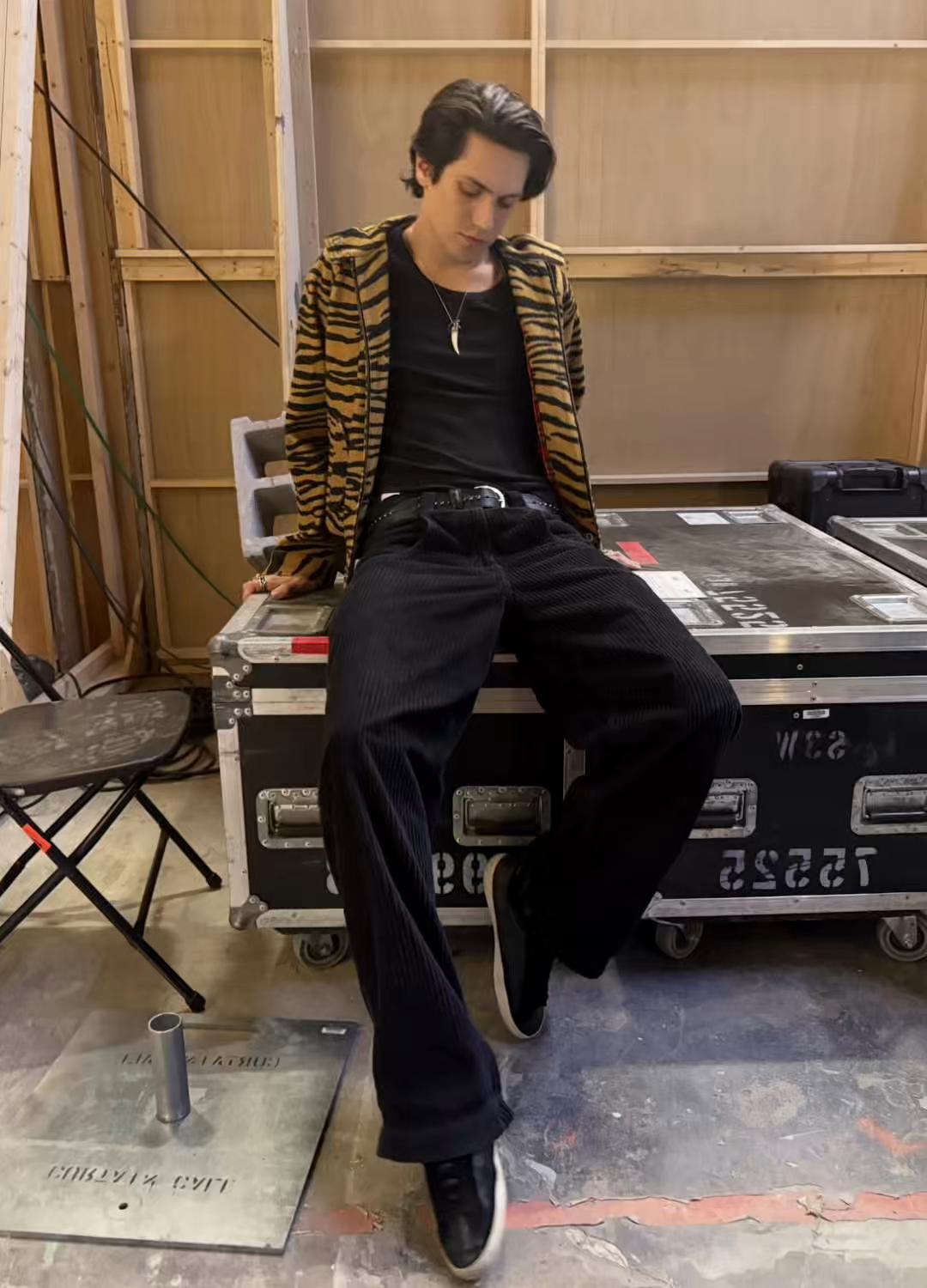 @𝘤𝘩𝘢𝘴𝘦 𝘧𝘰𝘭𝘭𝘰𝘸𝘴<3