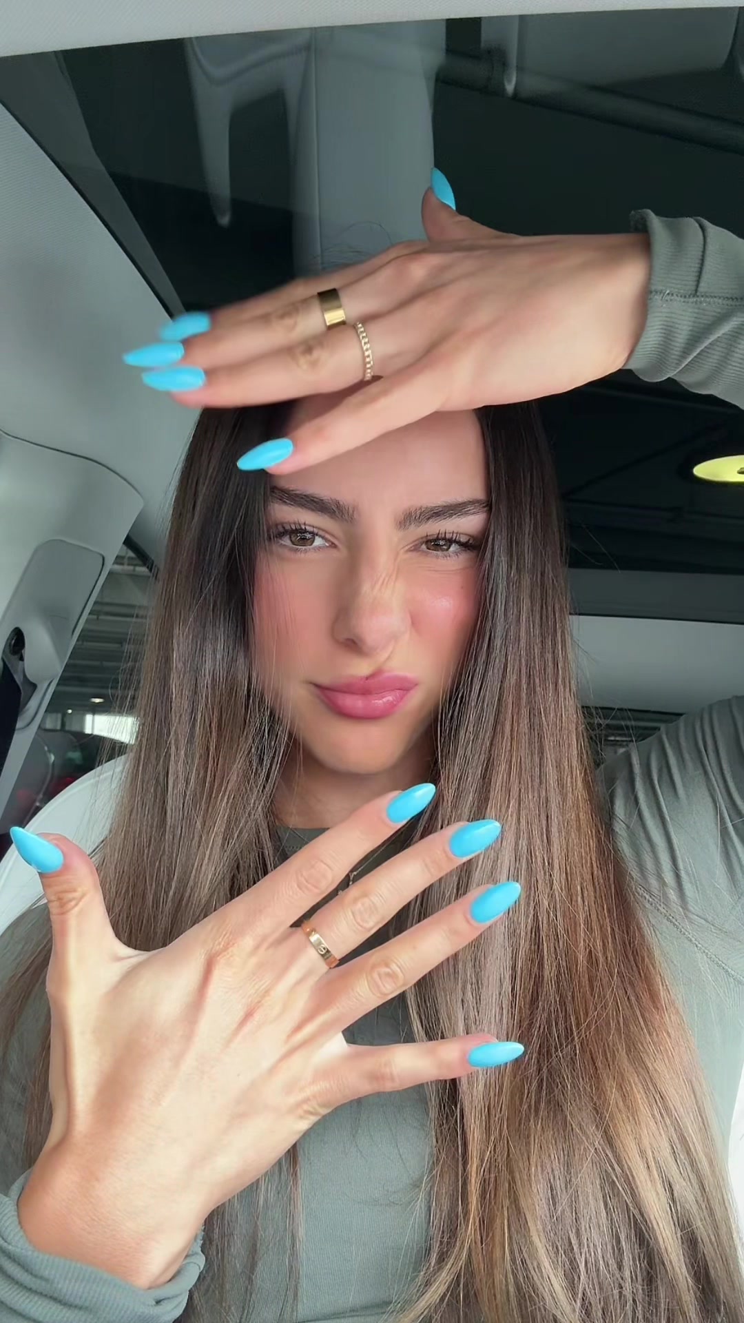 @meelahangelina
