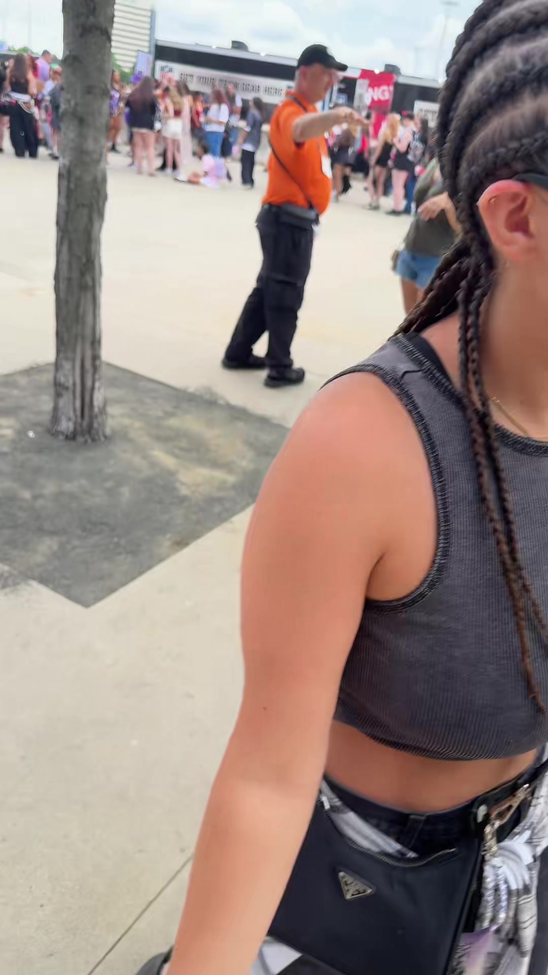 @Desaraa27